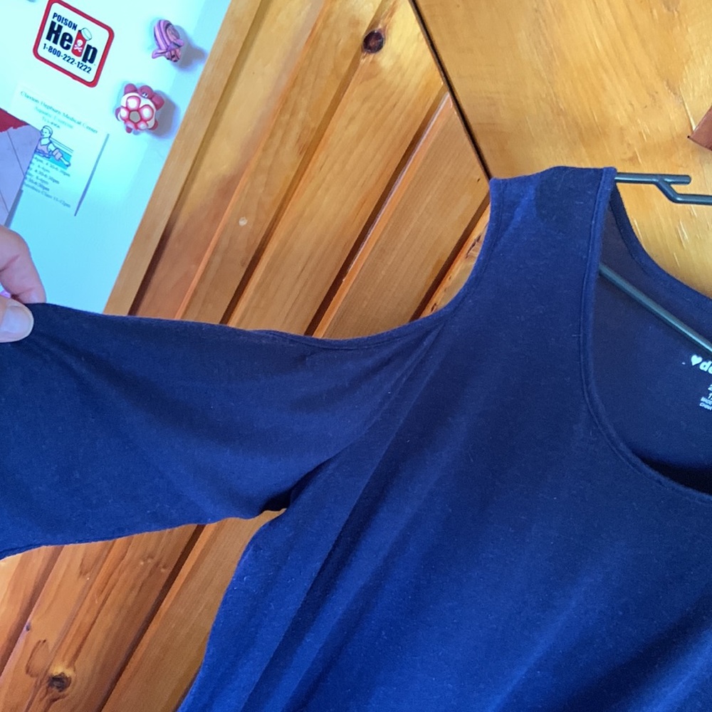 Cold shoulder Navy asymmetrical top - Picture 4 of 4